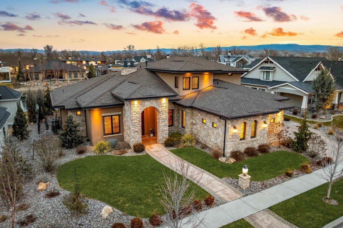 E. Crowne Pointe Dr, Eagle